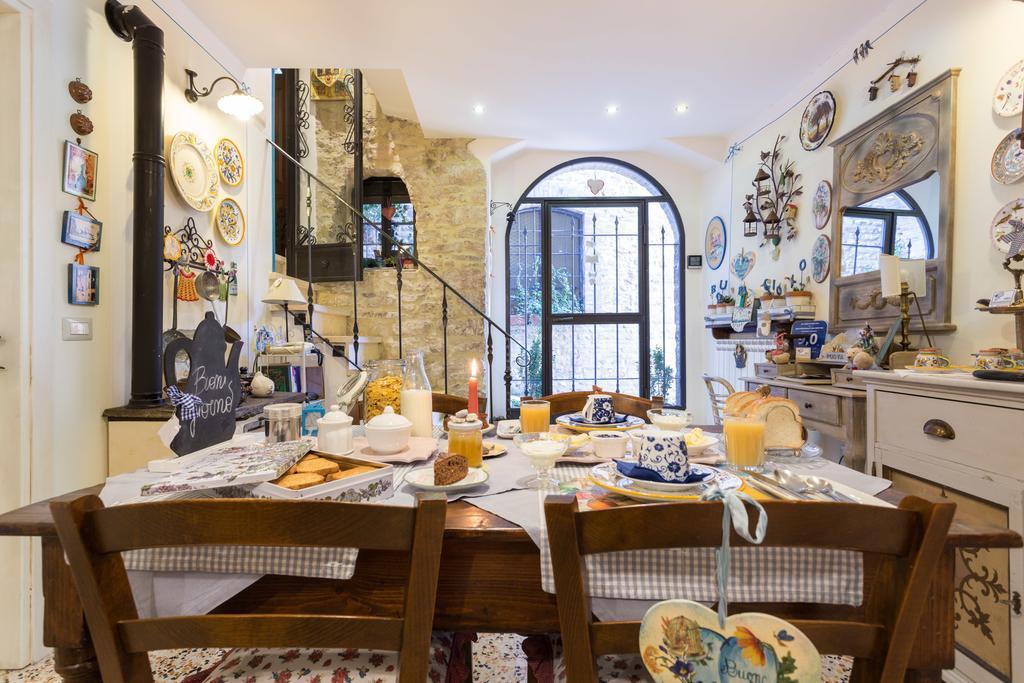 Bed And Breakfast A Casa Delle Fate Assisi Kültér fotó